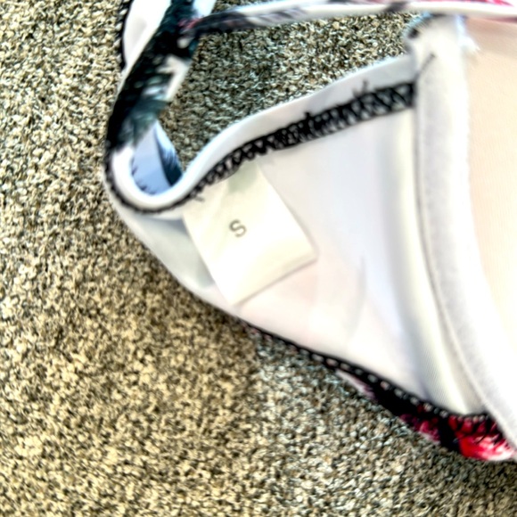 Bikini Top, Size Small. Excellent Condition! Gorgeous Back Details! - Picture 7 of 7